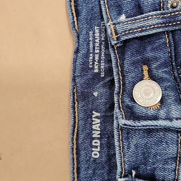 Old Navy Size 4 Ultra High Rise Super Straight Button Fly Jeans with Frayed Hem - Picture 2 of 15